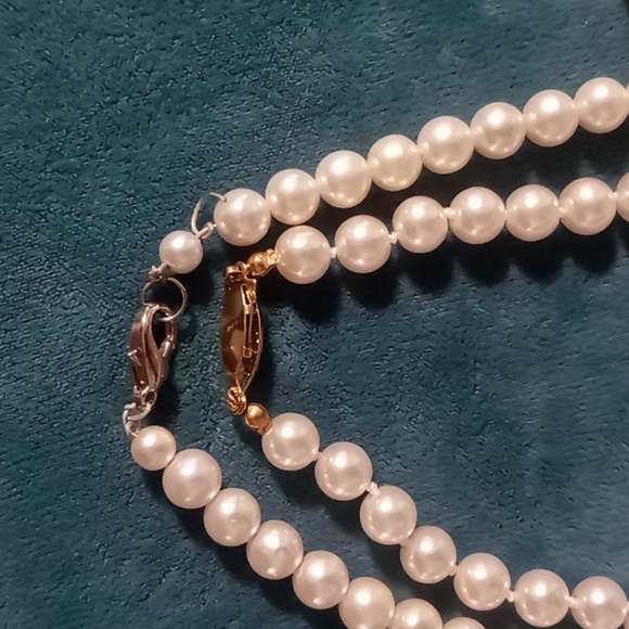 Baublebar clasp 2 faux pearl necklaces 3 pair of earrings,1 expandable beaded - Picture 4 of 10